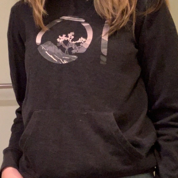 10 Tree Hoodie - Picture 3 of 3